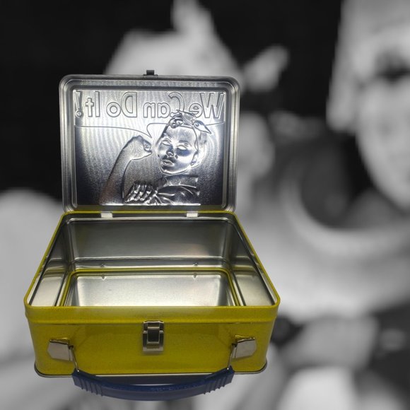 Rosie the Riveter Retro Metal Lunch Box - "Smithsonian Edition". - Picture 4 of 8